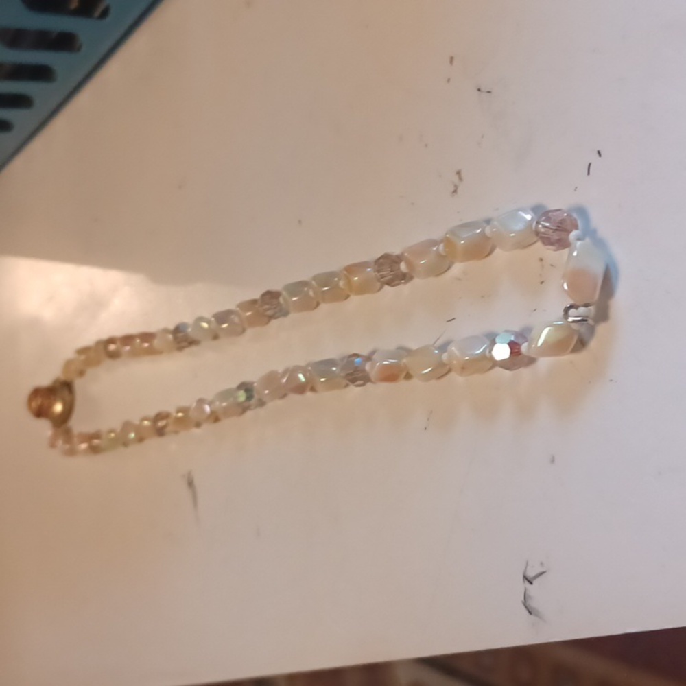 VINTAGE NECKLACE, 22 INCHES, AURORA BORELIAS, IRODESCENT STYLE